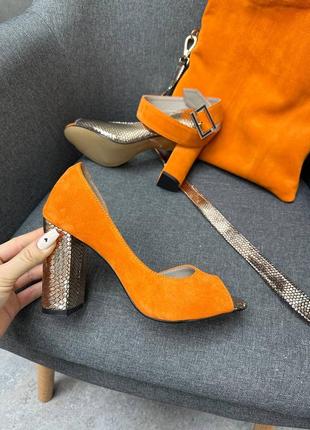 Ексклюзивні туфлі з італійської шкіри та замші жіночі на підборах золотисті оранжеві
