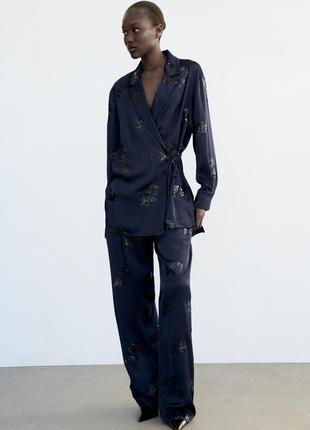 Атласный костюм с пайетками zara