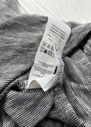 Нова сіра трикотажна блуза m блуза асиметрична блуза з вирізом2 фото
