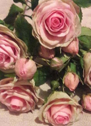 Шикарні, невідомані, реалістичні троянди ручної роботи з холодної порцеляни.