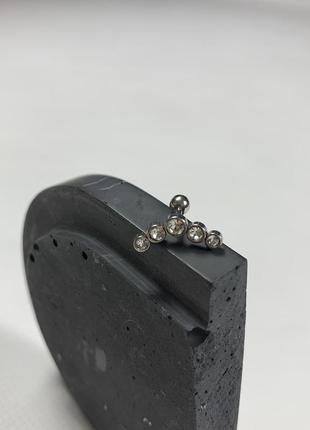 Титановий лабрет пірсинг в хрящ вухо з камінням