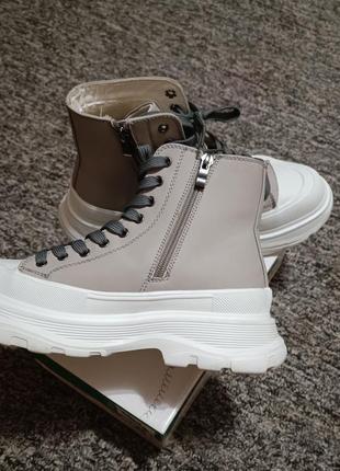 Кроссовки женские