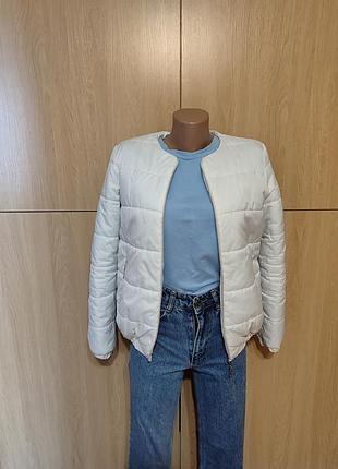 Куртка осенняя на синтепоне, не сбивается, без дефектов, рукава и низ на резинке
пог 48
длина рукава 61
длина куртки 61