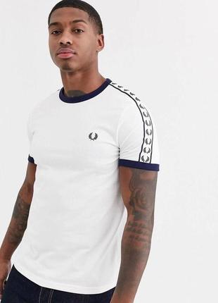 Футболка fred perry на лампасах