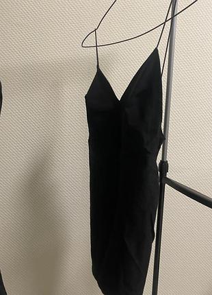 Чорна сукня