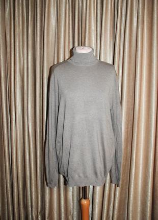 Бежевый  базовый свитер гольф  кофейный  вискозный  воротник с отворотом.