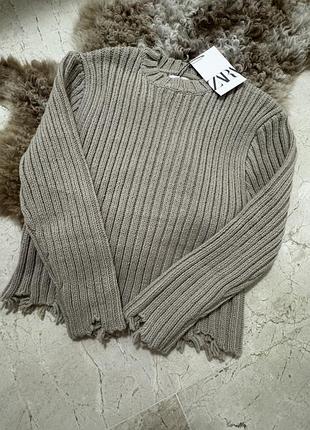 Рваный свитер zara