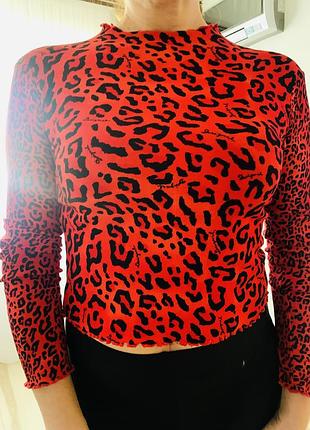 Кофточка  красная леопардовая ,водолазка