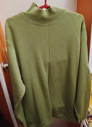 Свитер цвета хаки