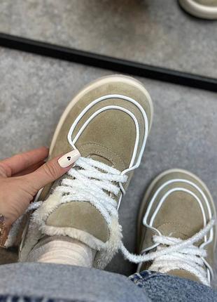 В наявності ❗️❗️замшеві кросівки короткі уги на хутрі теплі легусінькі