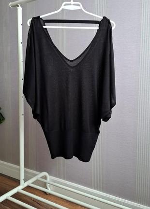 Кофта з вирізами на рукавах