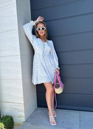 Ніжна літня сукня з вирізом, зі шнурівкою на талії