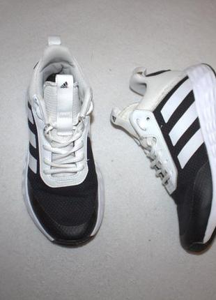 Кроссовки фирмы adidas 37,5 размера по стельке 24 см.