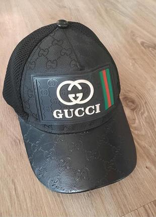 Кепка в стилі gucci