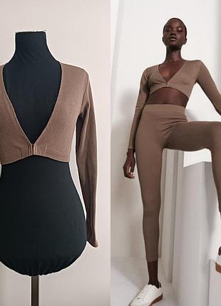 Бесшовный топ с длинными руками в рубчик zara, тёмно-бежевый цвет латте m-l 175/96 cm limitless contour collection