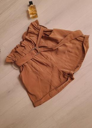 Модные коричневые шорты из вискозы с рюшами на пояс. made in italy