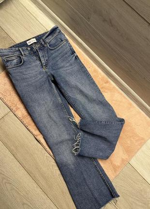 Продам укорочені джинси zara