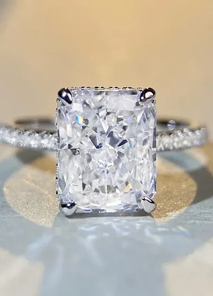 Серебряное кольцо с карбоновым алмазом