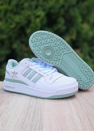 Женские качественные и стильные кроссовки для девочек adidas forum low белые с бирюзой