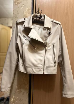 Нецово красивая курточка zara