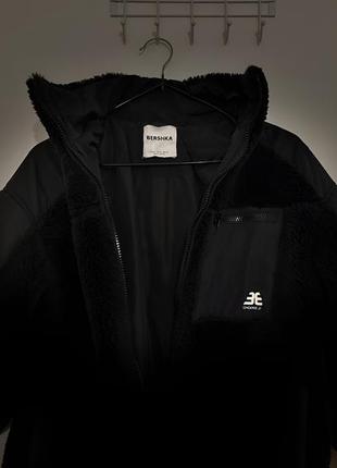 Новая курточка bershka, черного цвета.