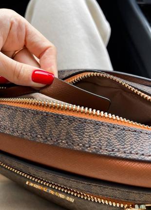 Жіноча шкіряна брендова сумочка з оригінальним принтом michael kors brown premium6 фото