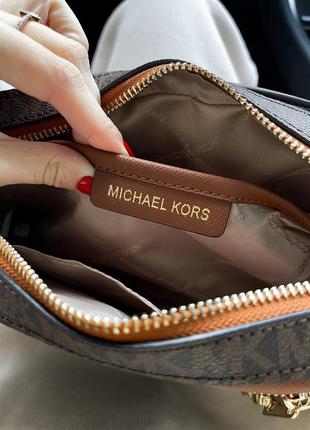 Жіноча шкіряна брендова сумочка з оригінальним принтом michael kors brown premium5 фото