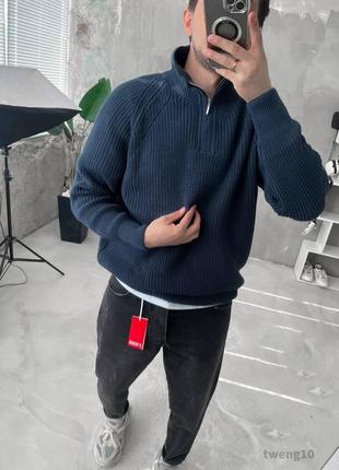 Синий свитер под горло мужской