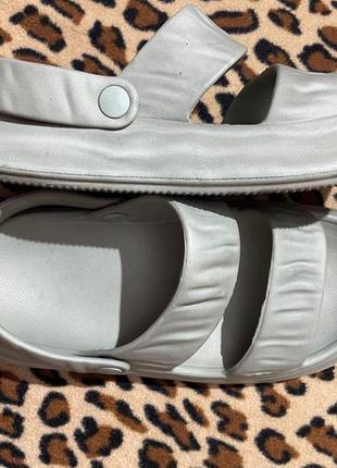 Босоніжки шльопки