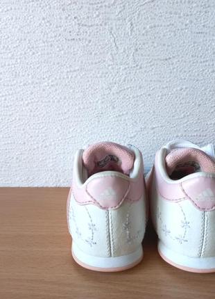 Білі кросівки adidas 19 р. устілка 11,7 см9 фото