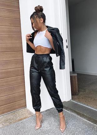 Атласные брюки джоггер boohoo