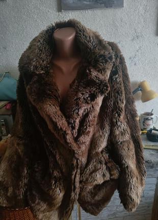Шуба из иск.меха bershka