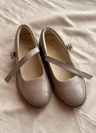 Туфлі лакові