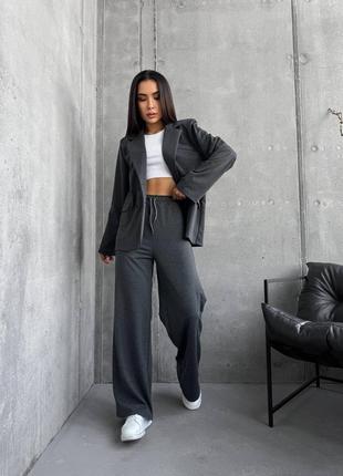 Костюм стильный