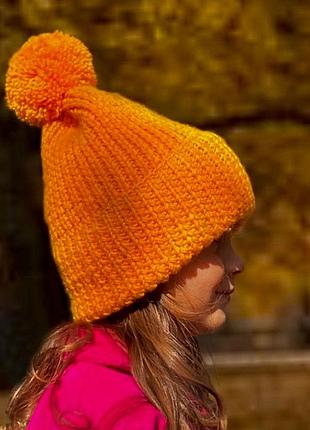 Детская шапка вязаная с баламбоном