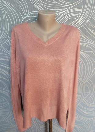 Мягкий красивый джемпер свитер