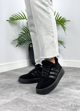 Натуральные замшевые утепленные кеды с мехом тедди