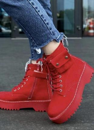 Жіночі стильні замшеві черевики прошиті на блискавці та шнурівці демі.