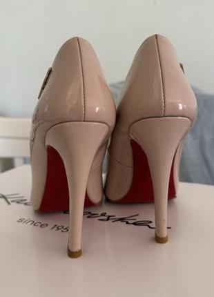 Туфлі в стилі louboutin човники