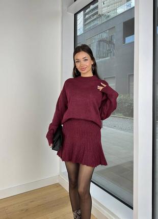 Костюм теплий
обʼємний светр з короткою спідницею