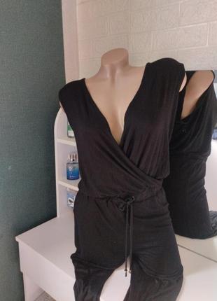 Черный женский комбинезон с брюками на манжетах