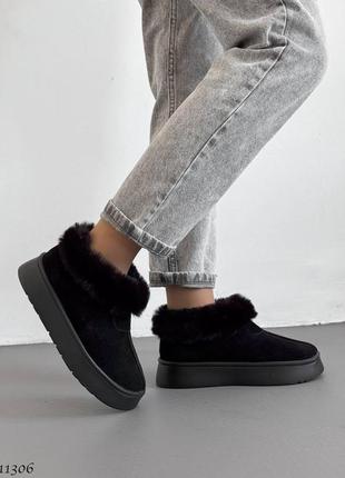 Жіночі уггі з натуральної замші чорні на легкій підвищеній підошві, замшевые угги с искусственным мехом