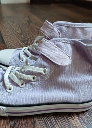 Новые детские ботинки