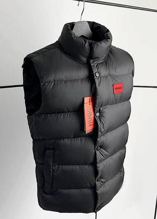 Теплая мужская демисезонная жилетка безрукавка hugo boss