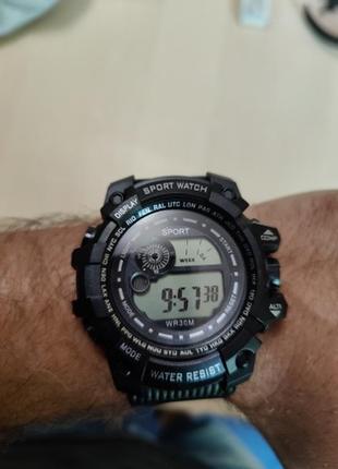 Часы наручные водонепроницаемые