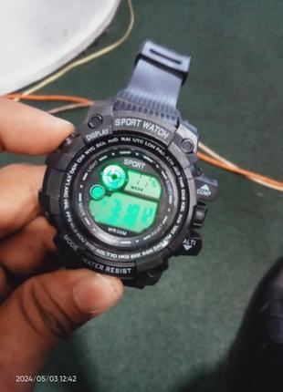 Часы наручные водонепроницаемые