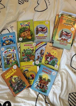 Продаю новые книжки к ручке значков