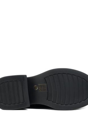 Зимние женские ботинки с удобным толстым каблуком и стильным носком с теплым мехом черные...