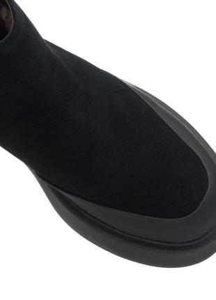 Зимние женские ботинки с удобным толстым каблуком и стильным носком с теплым мехом черные...