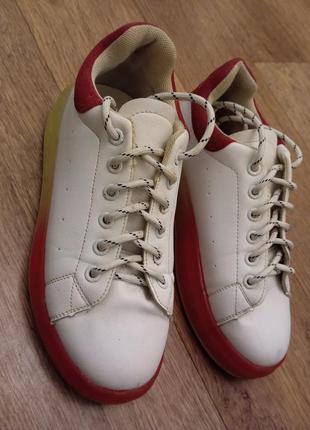 Белые кроссовки с красной подошвой.laierin shoes.5 фото